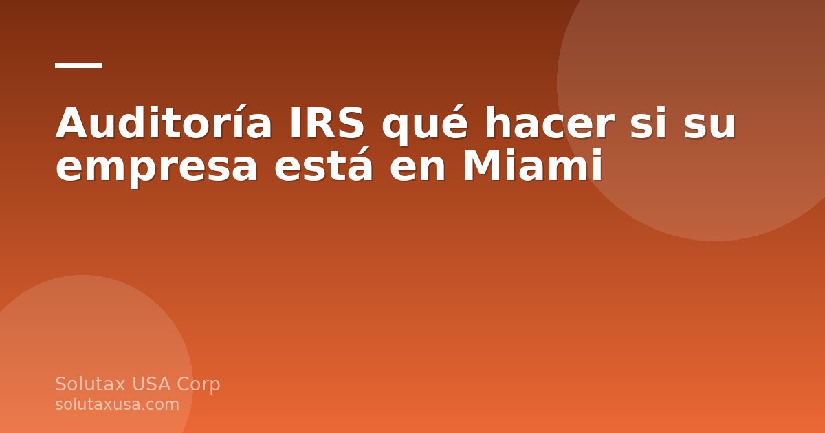 Empresario en Miami revisando carta de auditoría del IRS con documentos contables