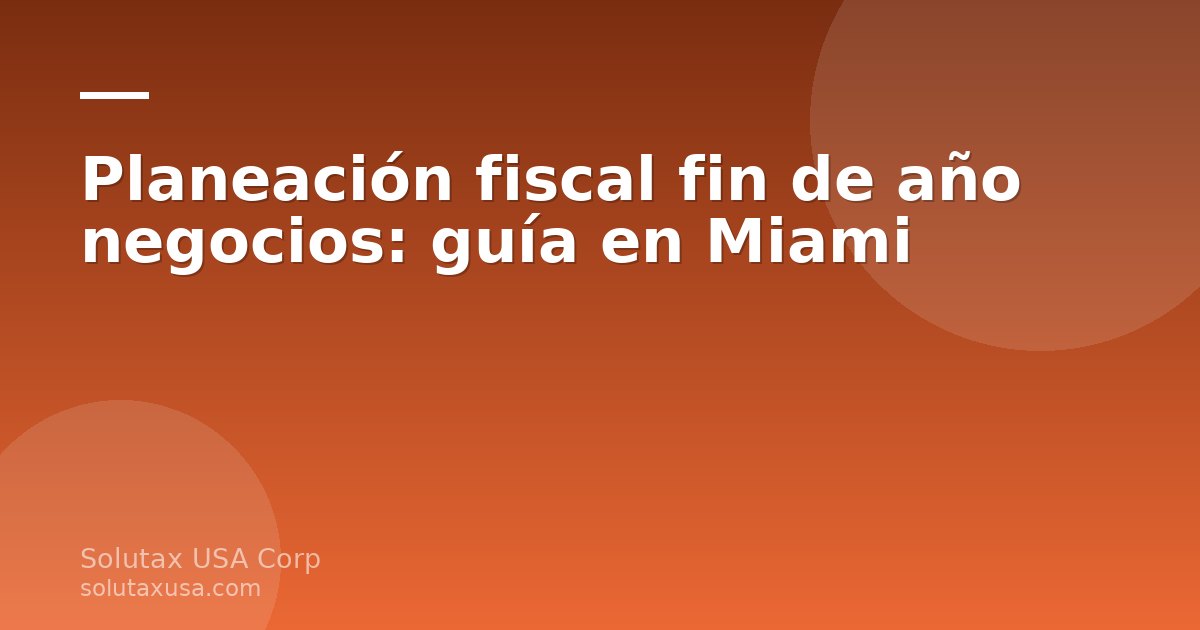 Dueña de una pyme en Miami revisando con su equipo los documentos contables para la planeación fiscal de fin de año